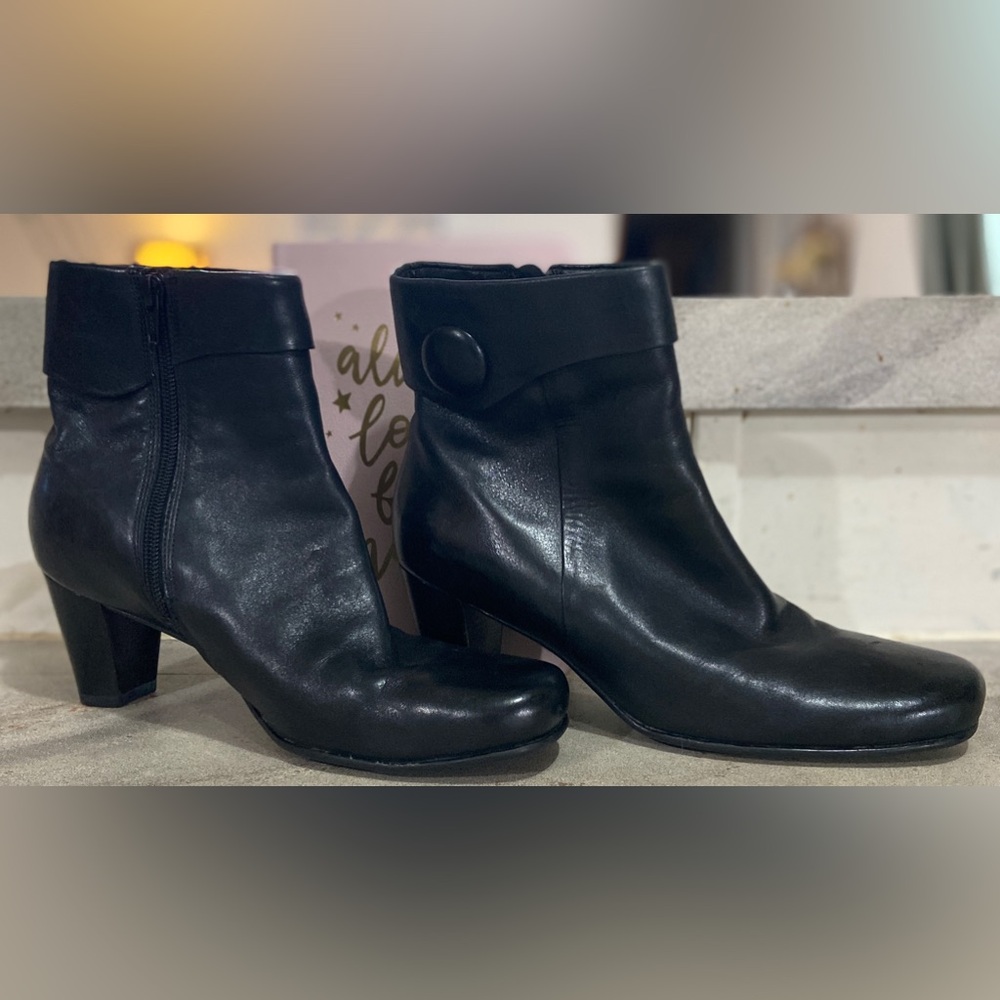 Ecco | Black Leather Ankle Boots | Side Zip  2".5 Heel | Women EU 39 US 8.5